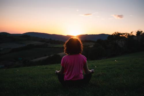 Hogyan hat a meditáció a döntéshozatali képességre? – A belső csend és a tisztánlátás kapcsolata